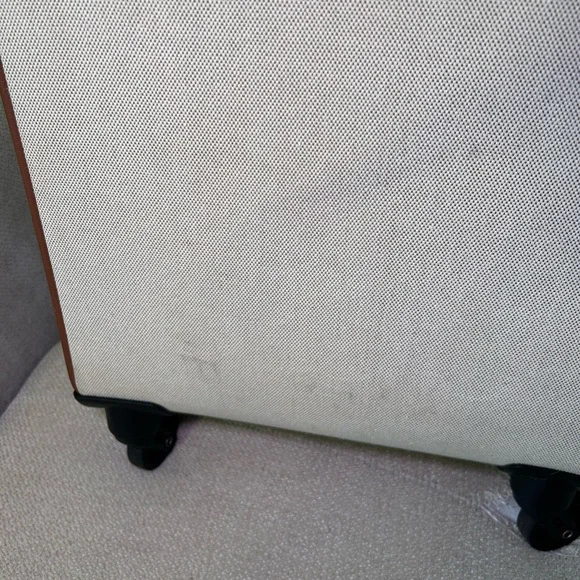 Guess Luggage - Picture 9 of 10